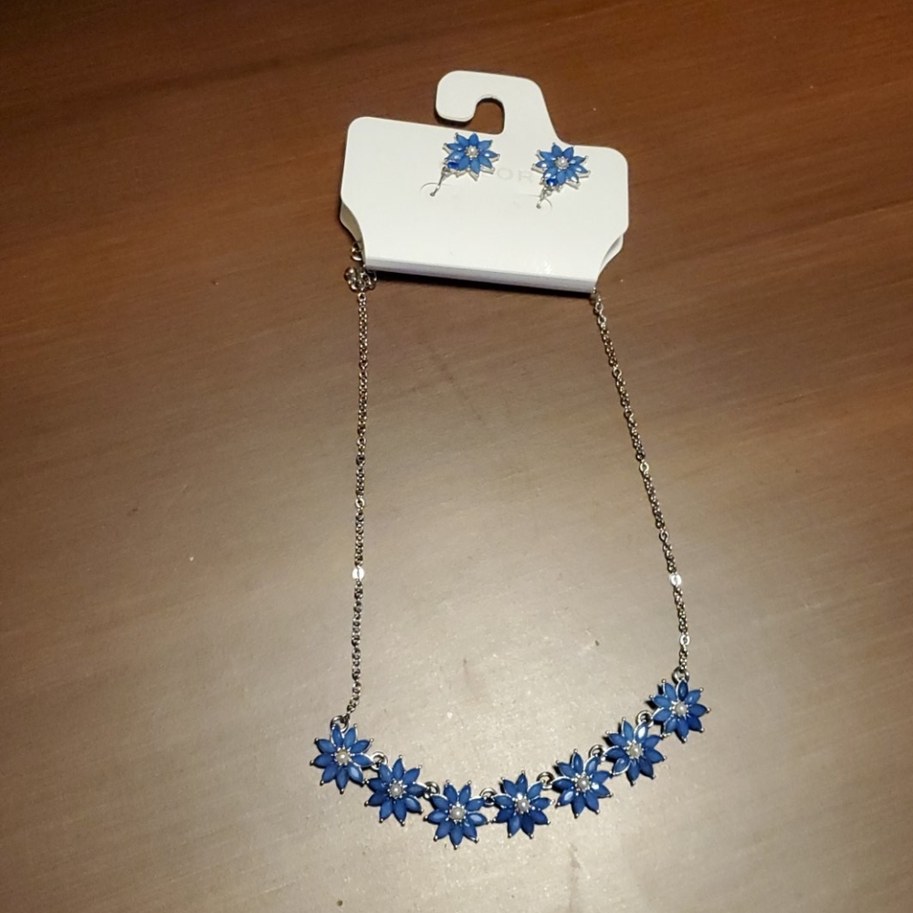 Necklace/earring set